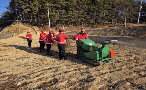 울진국유림관리소, 소각산불 저감을 위한 영농부산물 파쇄로 산불 위험 요인...
