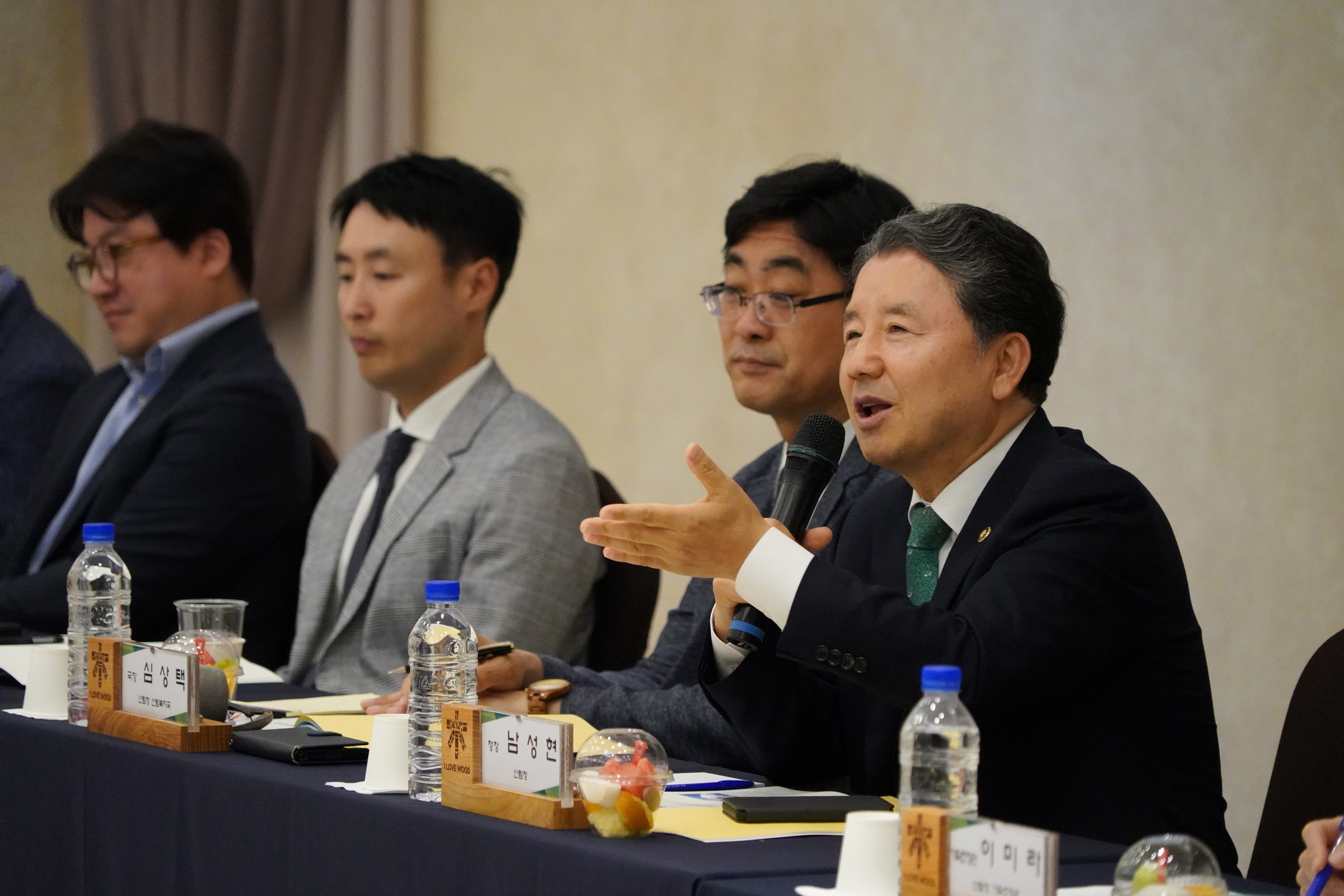 숲에서 찾는 희망, 청년에게 듣는다 이미지1