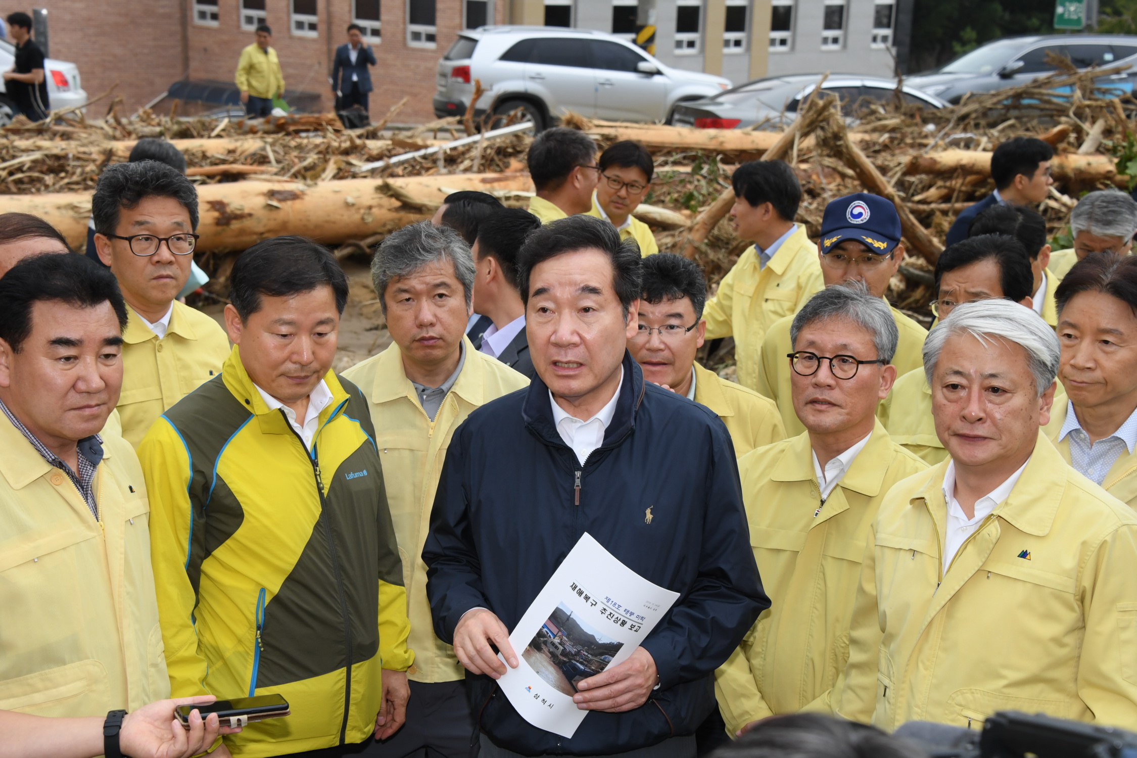 이낙연 국무총리와 김재현 산림청장, 삼척 태풍 &#39;미탁&#39; 피해 현장 점검