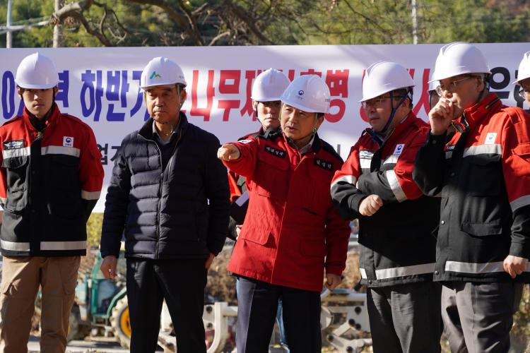 남성현 산림청장, 울산 울주군 소나무재선충병 방제사업지 현장 점검