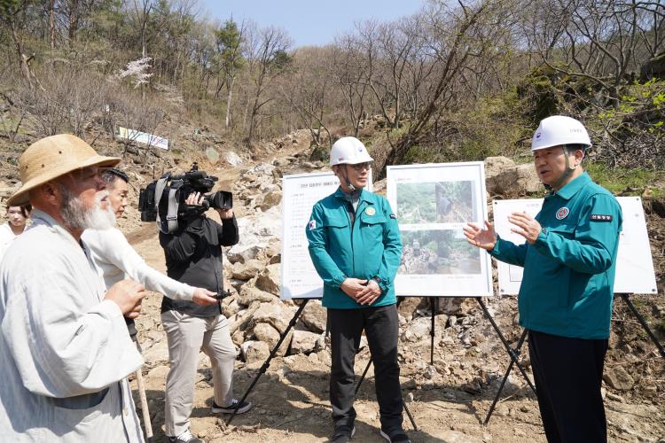 남성현 산림청장, 공주시 사곡면 산사태 피해 복구 지역 현장 점검 등(2건)